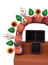 Load image into Gallery viewer, Tripple frame altar marigolds