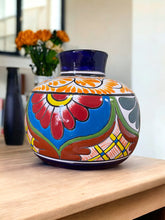 Load image into Gallery viewer, Short Talavera flower vase