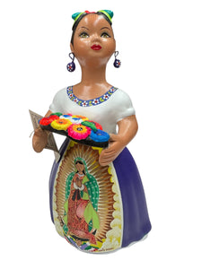 Guadalupe Lupita con flores