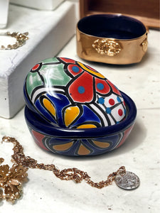 Oval jewelry box