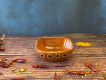 Load image into Gallery viewer, Classic clay bowl  5” square