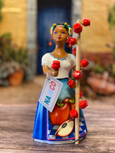 Load image into Gallery viewer, Lupita y sus manzanas