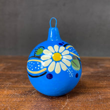 Load image into Gallery viewer, Small Clay ornament 3a