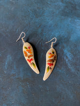 Load image into Gallery viewer, Copper feather earrings